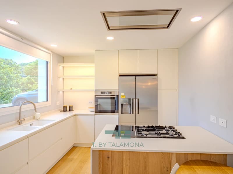 Elegant Renovated Detached Villa with Private Garden in Cuasso al Monte (4)