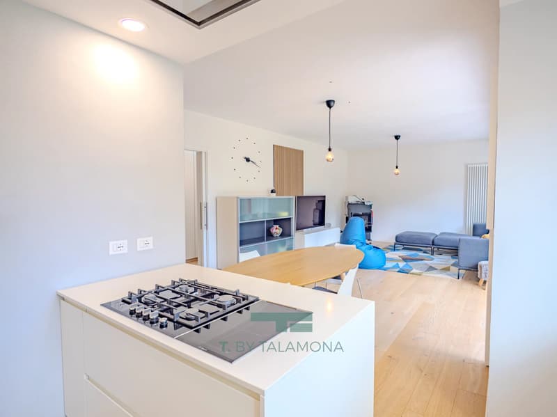 Elegant Renovated Detached Villa with Private Garden in Cuasso al Monte (6)