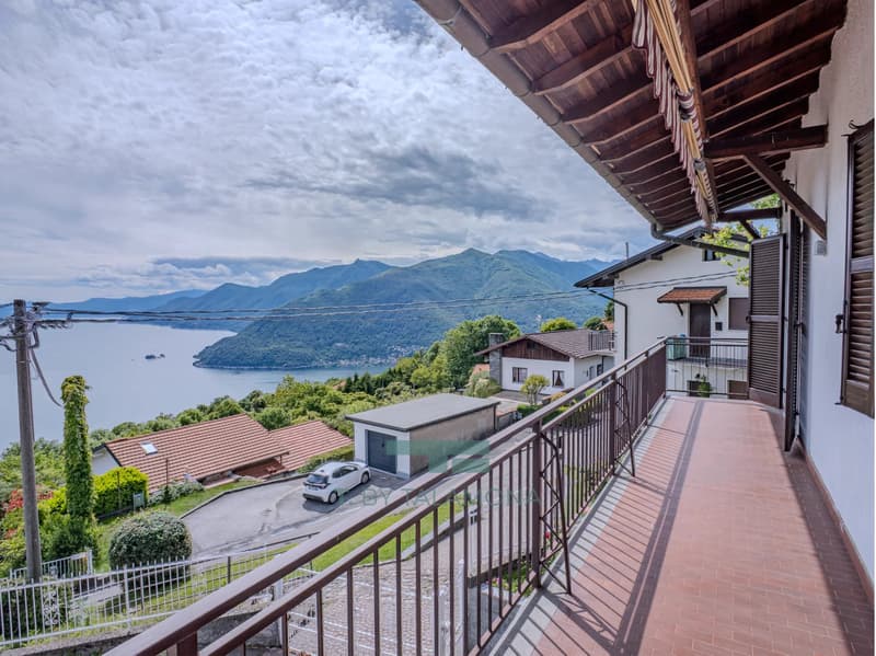 Casa indipendente con giardino privato e vista mozzafiato sul Lago Maggiore a Campagnano (12)