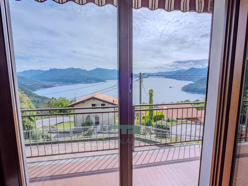 Casa indipendente con giardino privato e vista mozzafiato sul Lago Maggiore a Campagnano (6)