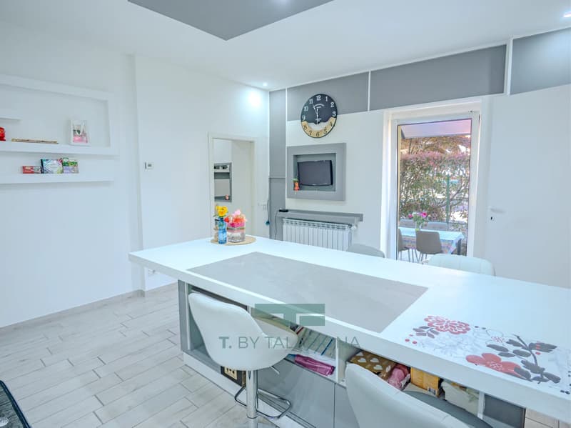 Demi-maison avec jardin privé, à quelques pas du centre de Luino (4)