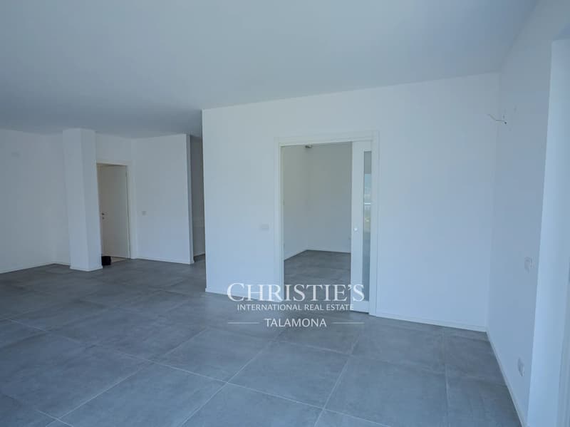 Exclusive ownership apartment with private elevator and lake view (10)