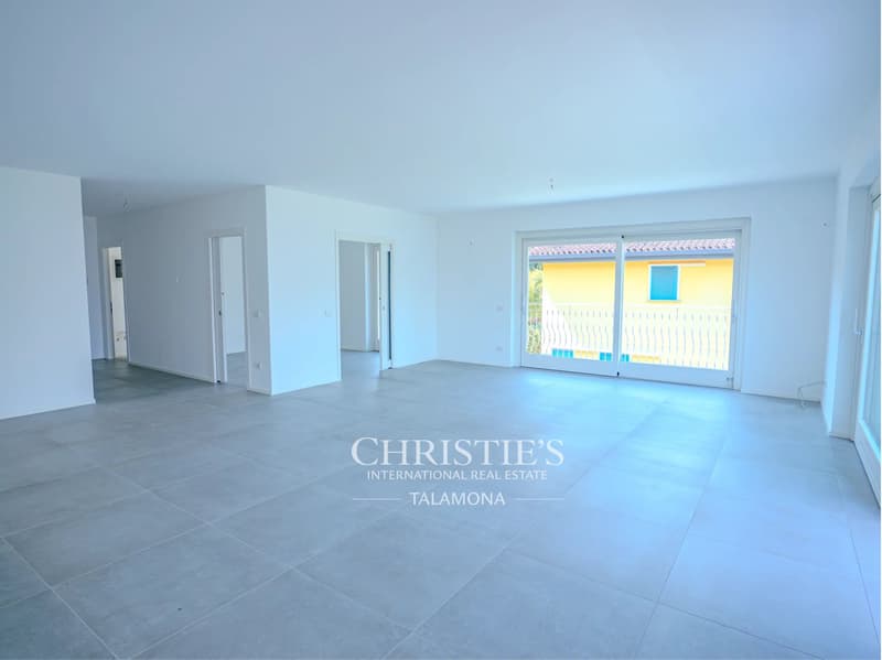 Exclusive ownership apartment with private elevator and lake view (8)