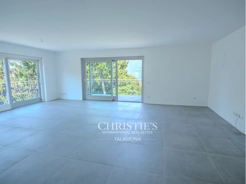 Exclusive ownership apartment with private elevator and lake view (1)