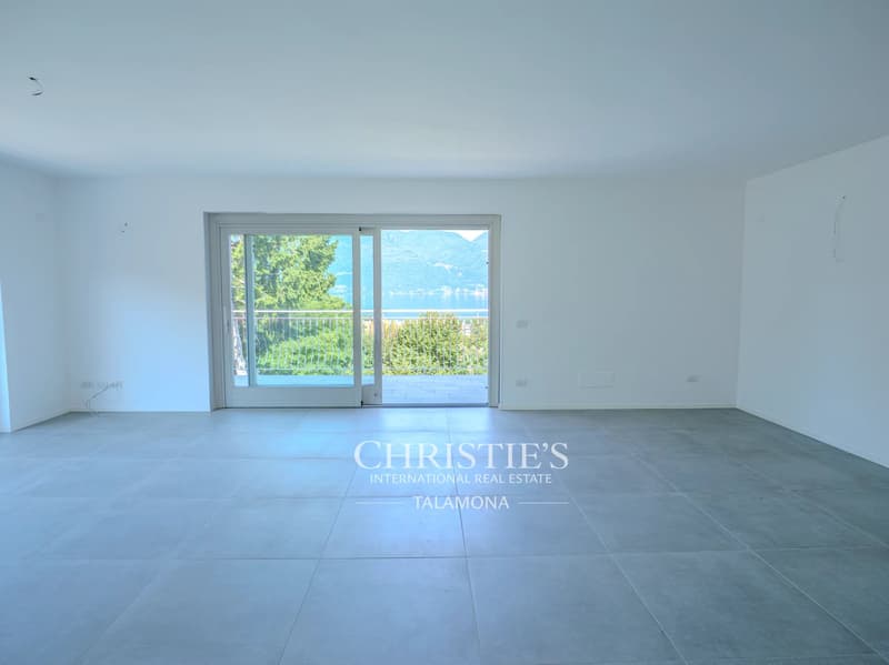 Exclusive ownership apartment with private elevator and lake view (2)