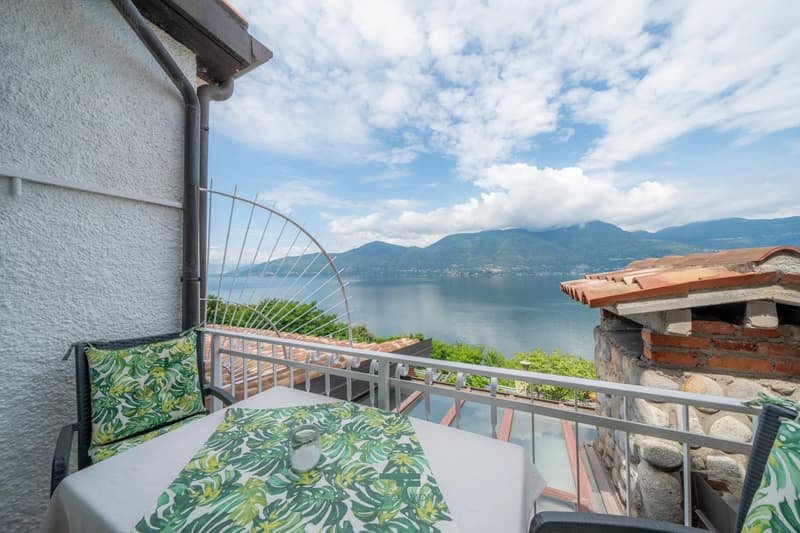 Appartement au bord du lac avec terrasse ensoleillée et vue magnifique sur le lac (7)