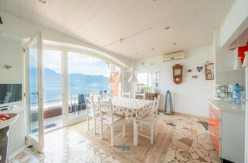 Appartement au bord du lac avec terrasse ensoleillée et vue magnifique sur le lac (4)