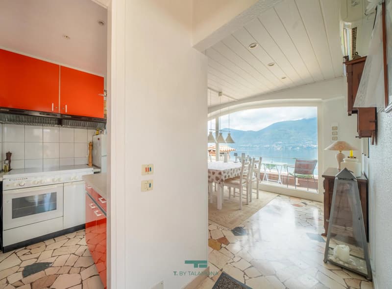 Appartement au bord du lac avec terrasse ensoleillée et vue magnifique sur le lac (13)