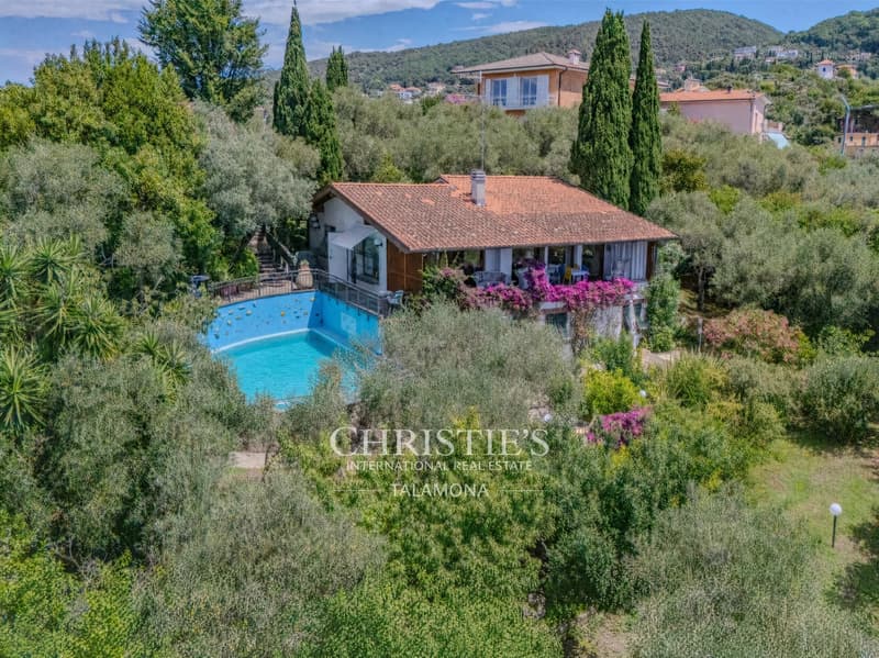 Exclusive detached villa with pool and breathtaking sea view in Lerici, Gulf of Poets (2)