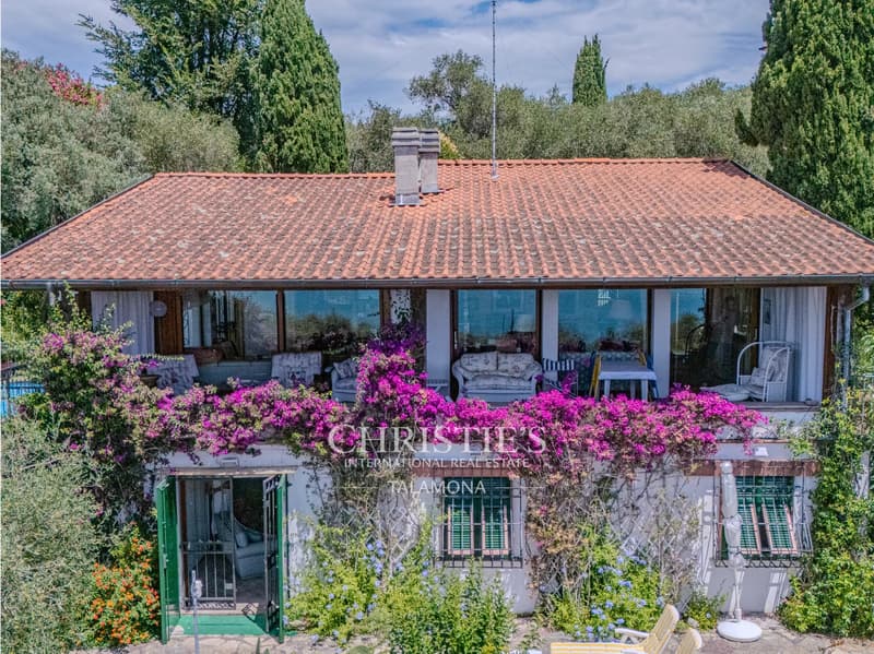 Exclusive detached villa with pool and breathtaking sea view in Lerici, Gulf of Poets (1)