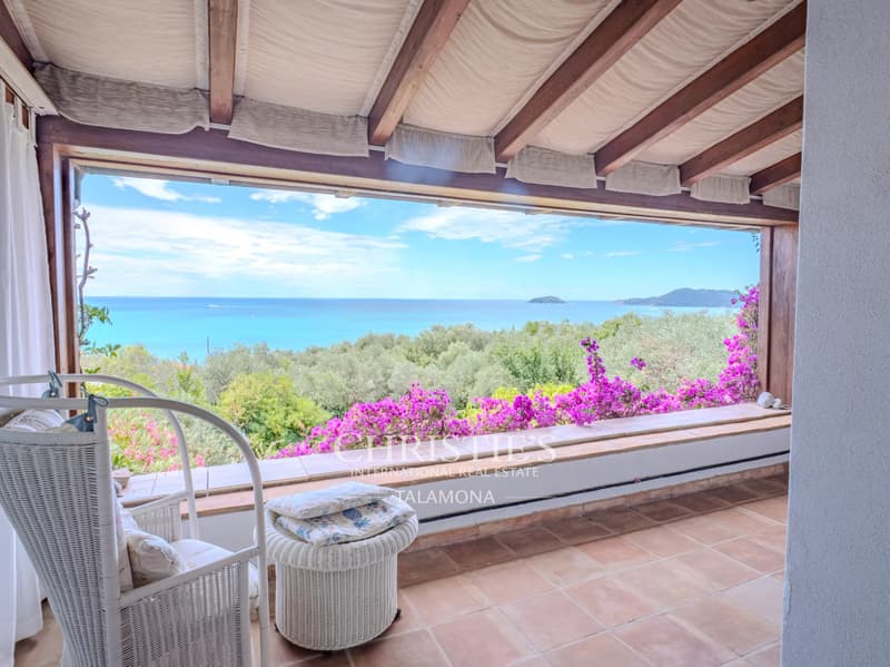 Exclusive detached villa with pool and breathtaking sea view in Lerici, Gulf of Poets (3)