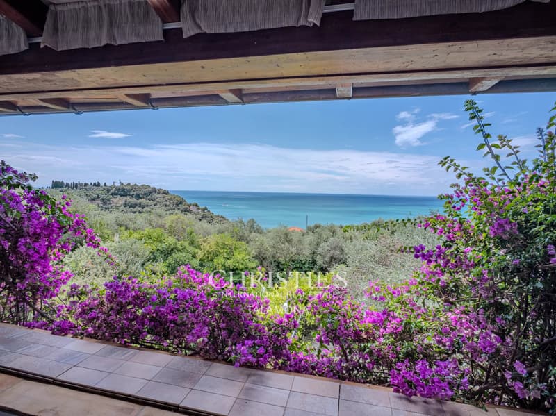 Exclusive detached villa with pool and breathtaking sea view in Lerici, Gulf of Poets (12)