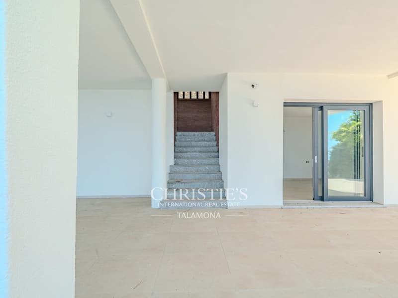 Exclusive modern minimalist villa with park and sea view (11)