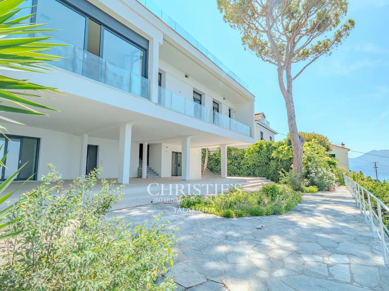 Exclusive modern minimalist villa with park and sea view (8)