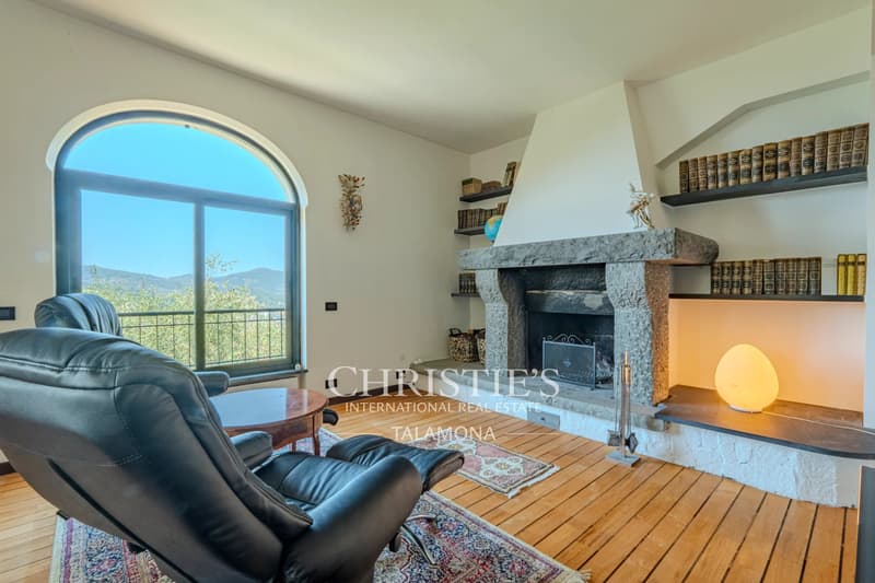 Exclusive villa in Rapallo with pool and sea view (6)