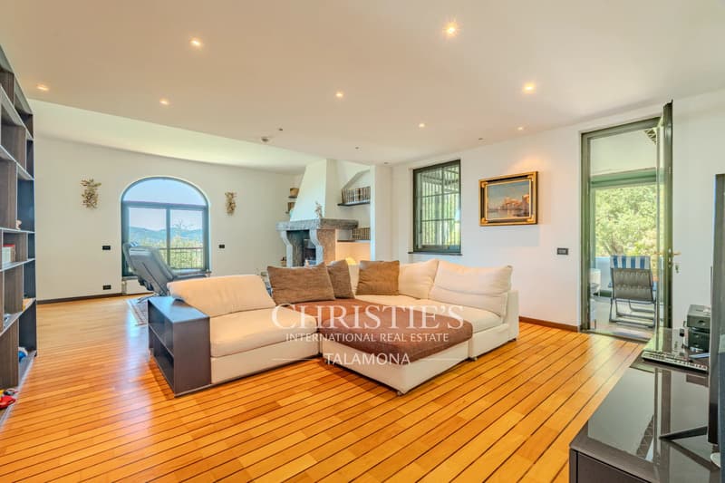 Exclusive villa in Rapallo with pool and sea view (7)