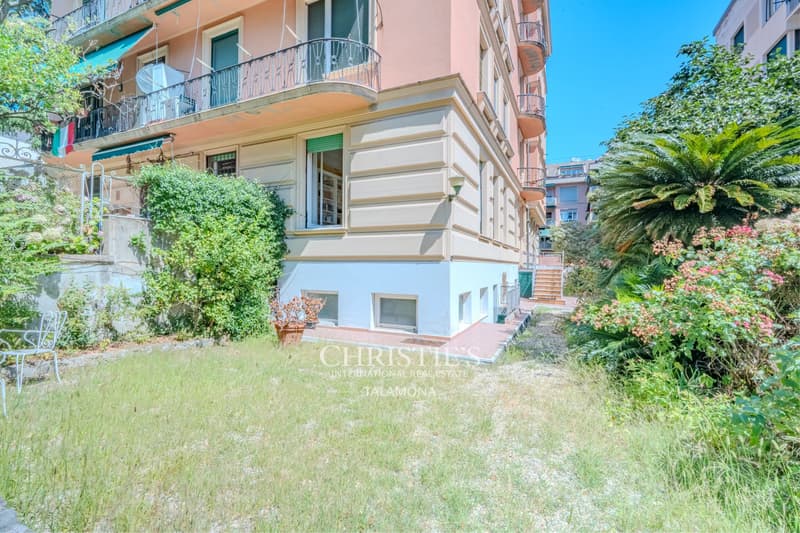 Genova Albaro: elegant apartment with private garden and terrace (3)