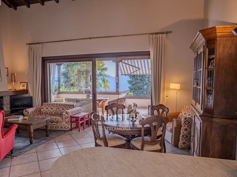VILLA MIT SEEBLICK UND GROSSEM GARTEN (11)