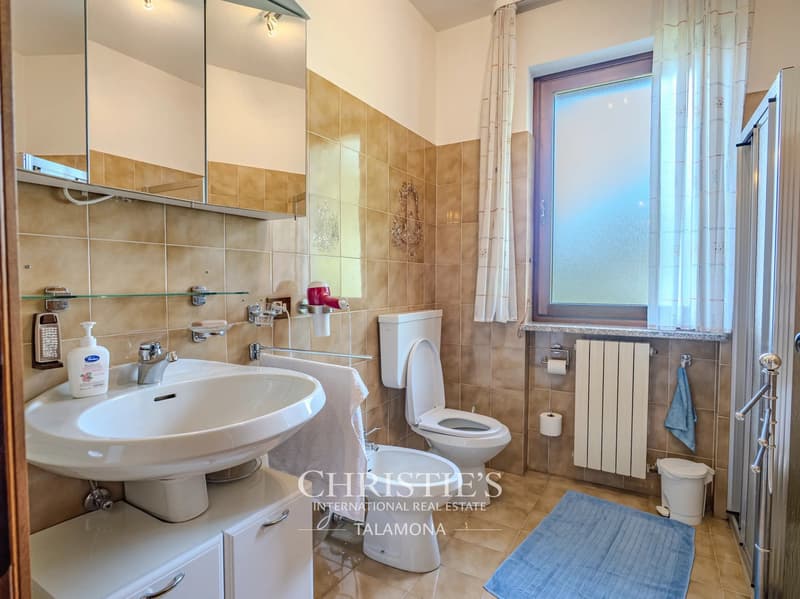 Appartement mit Seeblick und Pool in Dumenza (12)