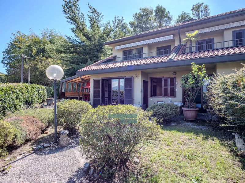 Wohnung mit privatem Garten und Wohnanlage mit Schwimmbad in Brezzo di Bedero (2)