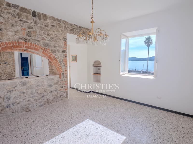Elegante Wohnung mit Seeblick-Portikus und Privatgarten in Arolo, Lago Maggiore (5)