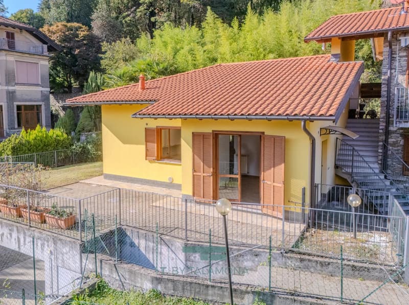 Wohnung mit Garten und Garage (1)