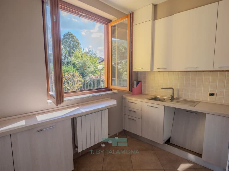 Wohnung mit Garten und Garage (9)