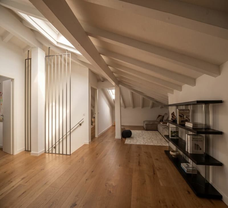 Spazio living multifunzionale al piano superiore