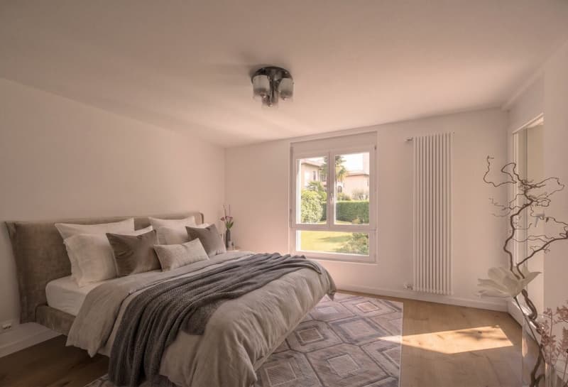 Grosszügiges Hauptschlafzimmer / Ampia camera matrimoniale