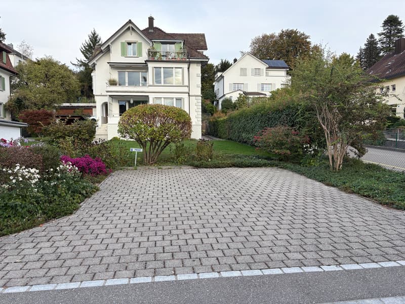 Aussen-Parkplatz P1 an der Zürichstrasse 117, Küsnacht (1)