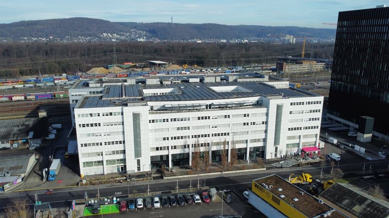 Compact office on the intermediate floor – efficient, flexible, available immediately (1)