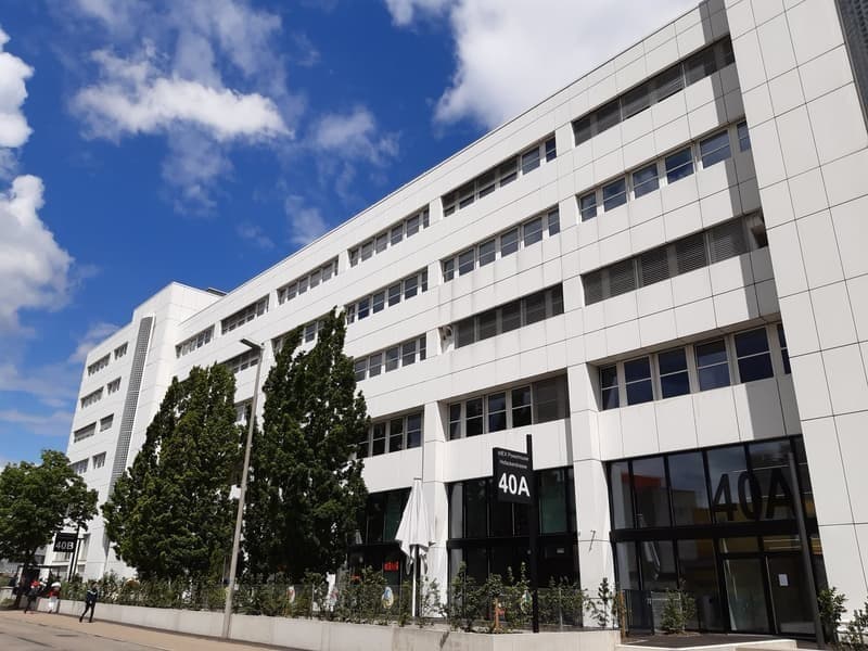 Compact office on the intermediate floor – efficient, flexible, available immediately (2)