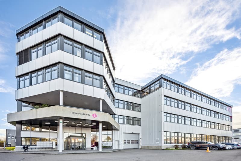 365 m2 Gewerbeflächen mit Warenlift und Nutzlast von 1'300 kg/m² (1)