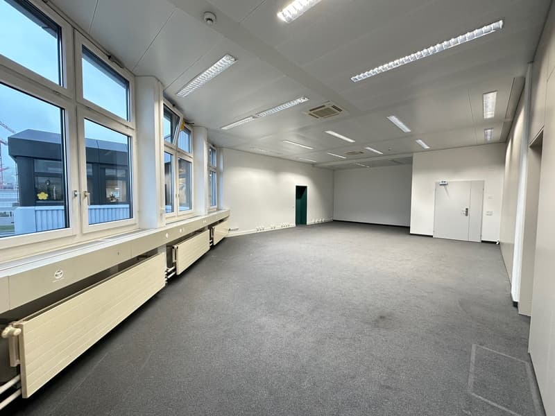 Helle Bürofläche am Honeywell-Platz 1 in Dielsdorf 70 m² an zentraler Lage (6)