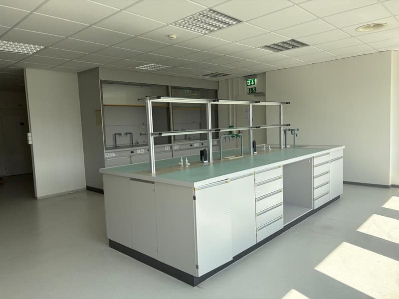 Frisch ans Werk in Reinach – ausgebaute 840 m² Laborfläche im Sternenhof (5)