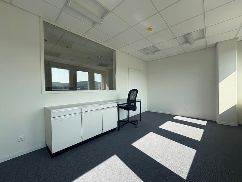 Frisch ans Werk in Reinach – ausgebaute 840 m² Laborfläche im Sternenhof (8)
