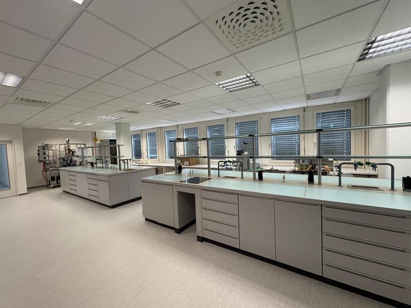 Frisch ans Werk in Reinach – ausgebaute 840 m² Laborfläche im Sternenhof (4)