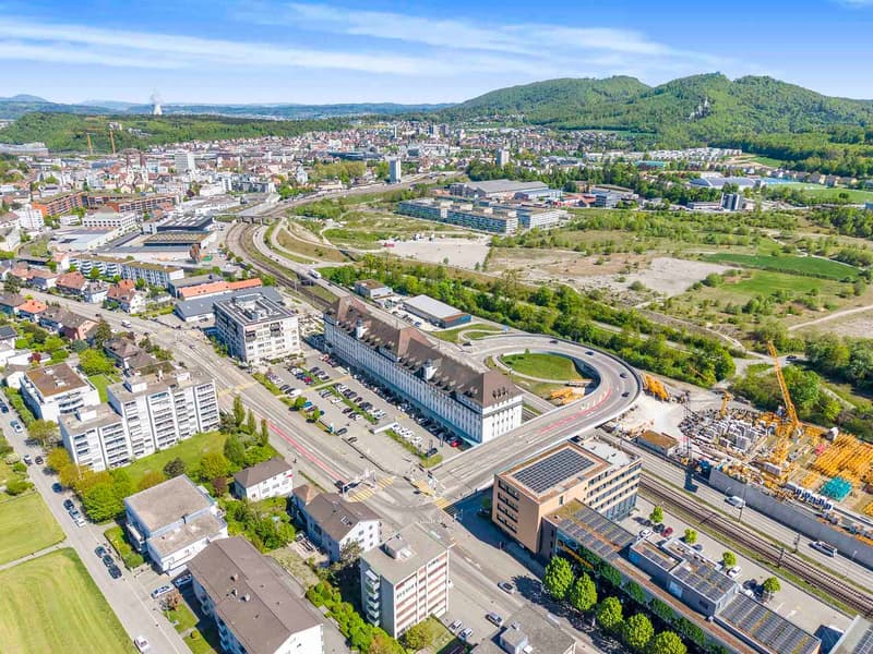 Spacious 72.5m² storage room in the USEGO area Olten for rent (1)