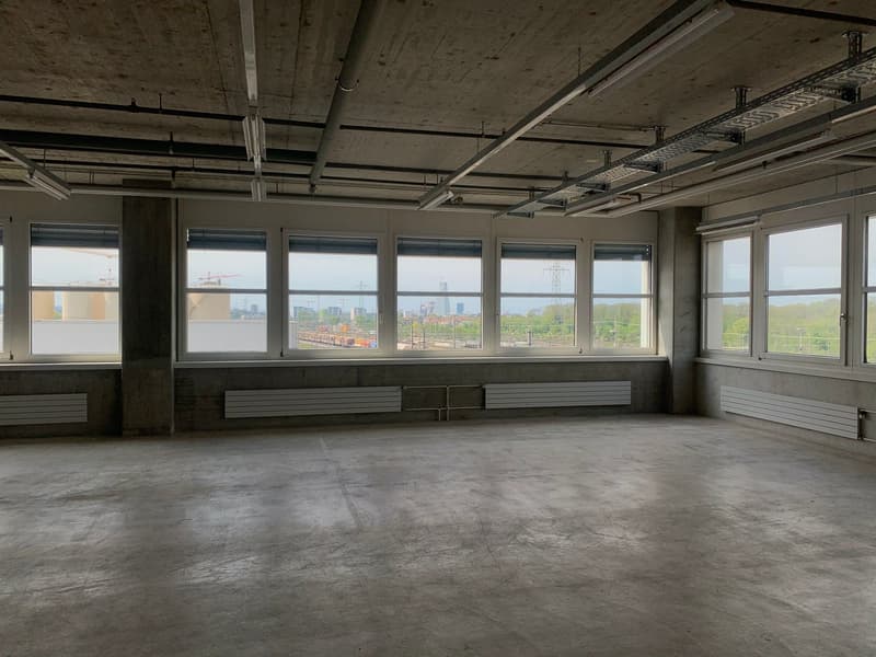 Effizienter Logistik-Hub mit kompletter Infrastruktur – über 8’200 m² (10)