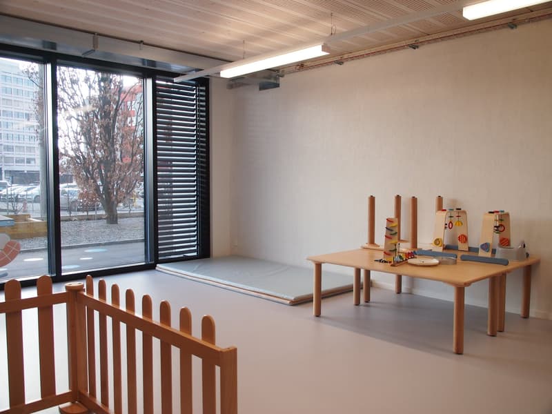 Spacious childcare area on two levels – flexible, available immediately (10)