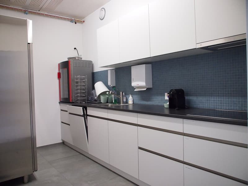 Spacious childcare area on two levels – flexible, available immediately (15)