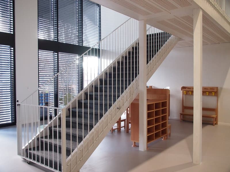 Spacious childcare area on two levels – flexible, available immediately (13)