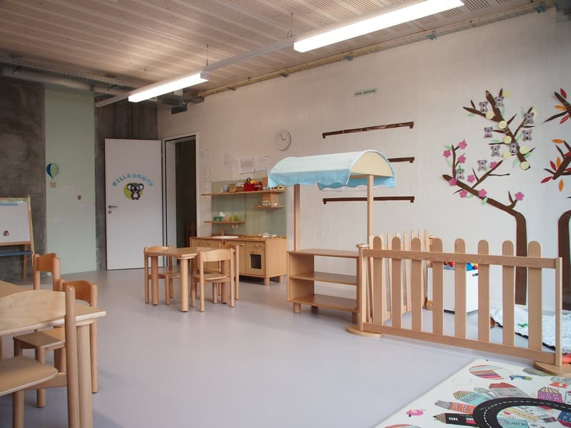 Spacious childcare area on two levels – flexible, available immediately (11)