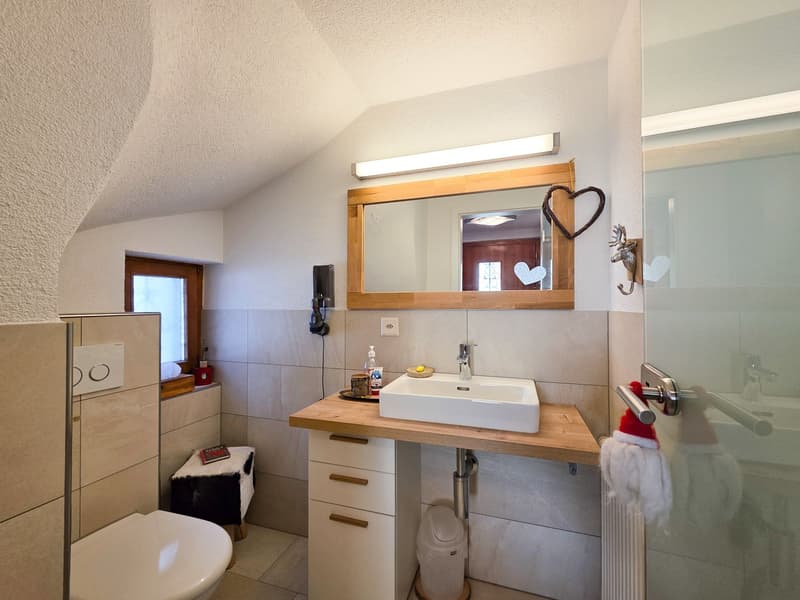 Charming 4-room chalet in a quiet location in Kandersteg (13)
