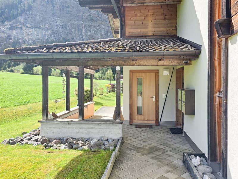 Attractive 3.5-room ground-floor apartment in a two-family house in Kandersteg (2)