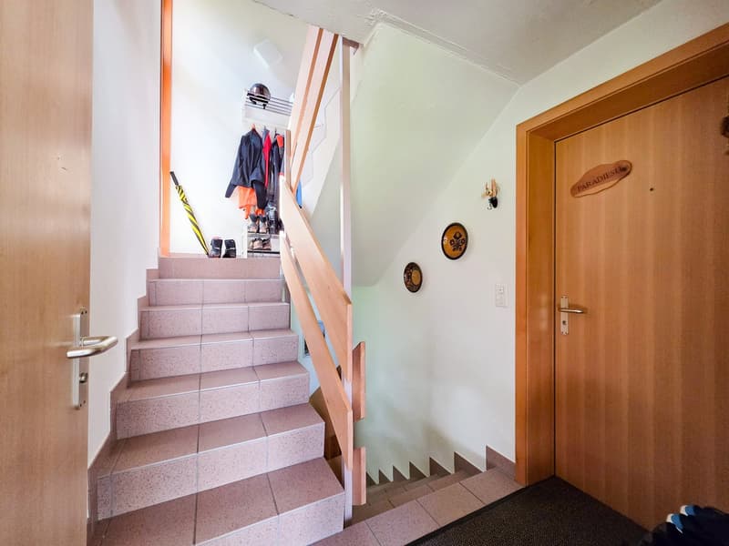Attractive 3.5-room ground-floor apartment in a two-family house in Kandersteg (3)