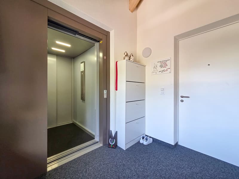 3-Room Apartment on the Top Floor (2)