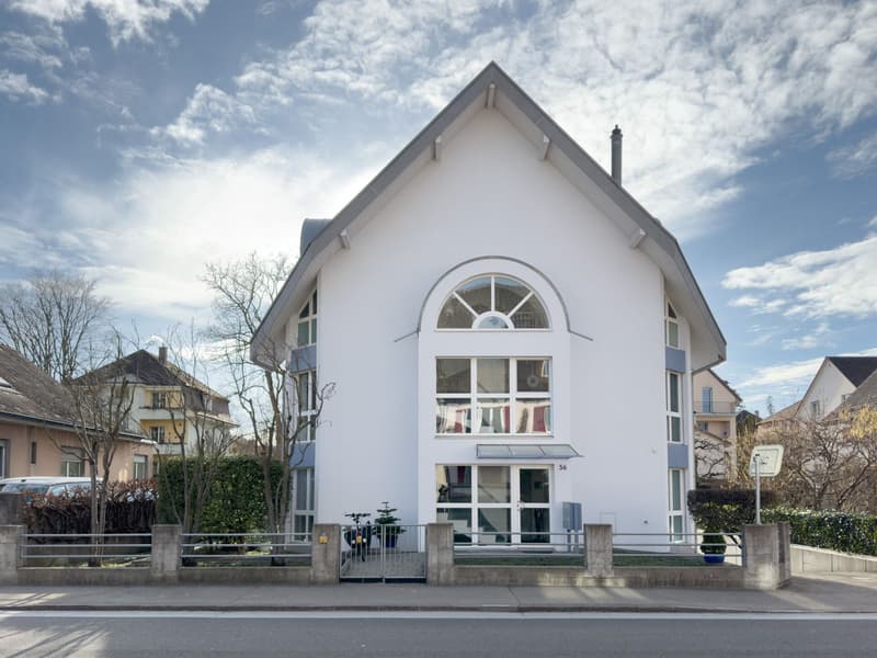 Sonnige 2.5-Zimmer-Eigentumswohnung mit grosszügigem teils verglastem Balkon in Bümpliz (1)