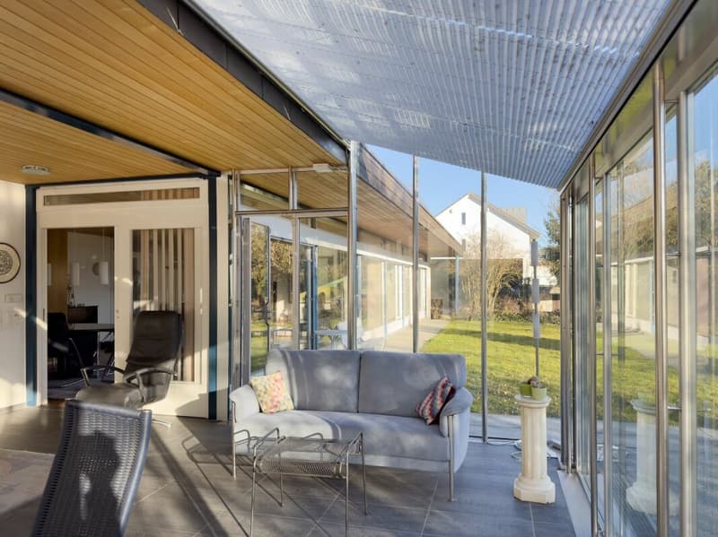 Detached 7-room single-family house with luxurious winter garden, beautiful surroundings, and outdoor swimming pool (13)