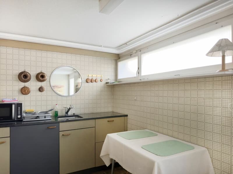Detached 7-room single-family house with luxurious winter garden, beautiful surroundings, and outdoor swimming pool (30)